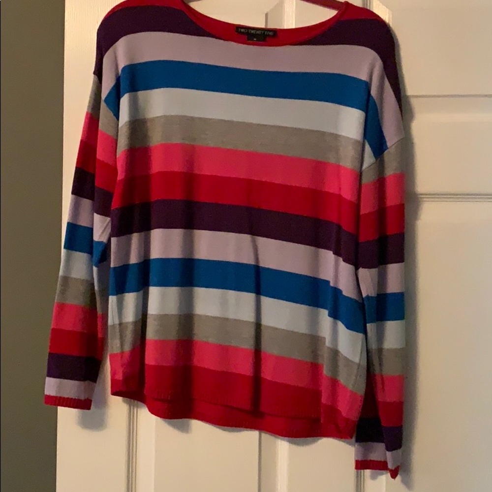 Multi colored sweater sz M